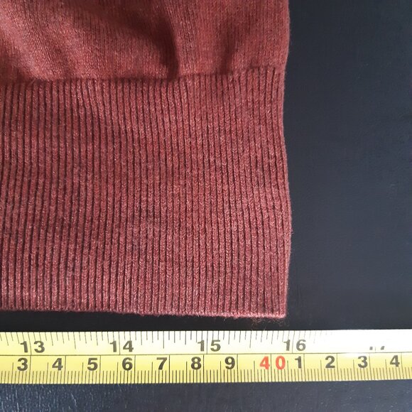 Banana Republic SZ M Luxury Blend Burnt Orange V-Neck Men's Sweater - Picture 9 of 12